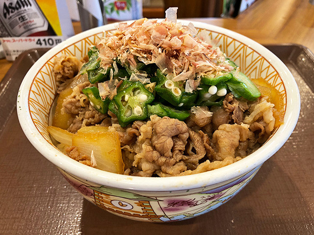 Beef Bowl with Okra and Dried Bonito Flakes