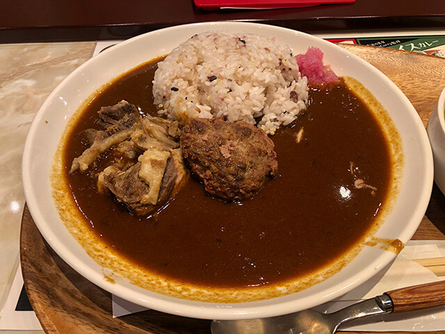 Slow-Cooked Beef Curry with Hamburg Steak and 10-Grain Rice