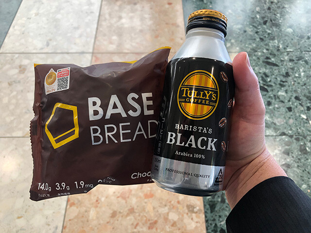 BASE BREAD Chocolate and TULLY'S BARISTA'S BLACK