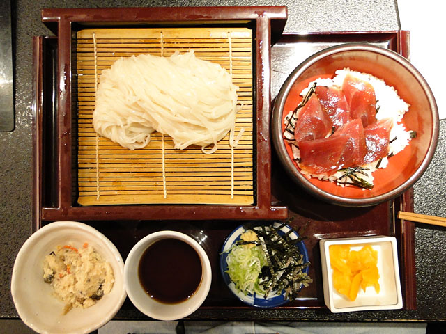 Tuna Rice Bowl and Udon Noodles