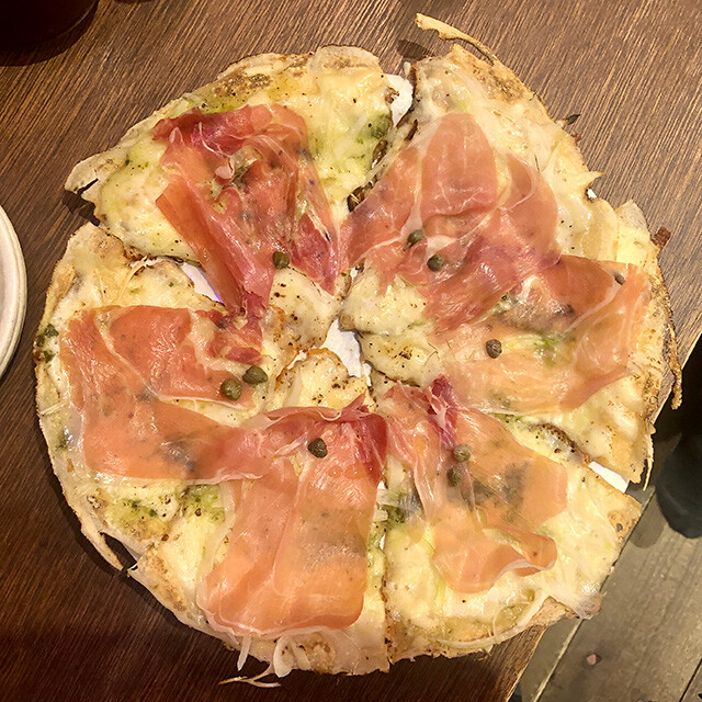 Basil Style Pizza with Raw Ham and Onion