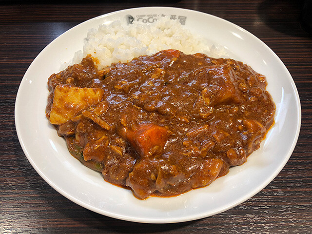 Small Beef Curry with Various Toppings