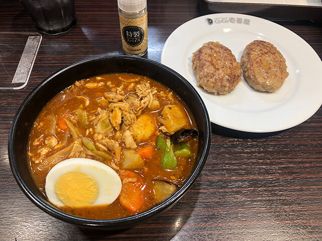 Soup Curry with Double Stewed Chicken and Hamburgers