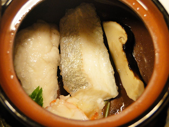 Steamed Matsutake in an Earthenware Pot