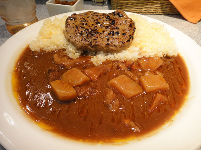 Beef Curry with Cubic Vegetables and Hamburger