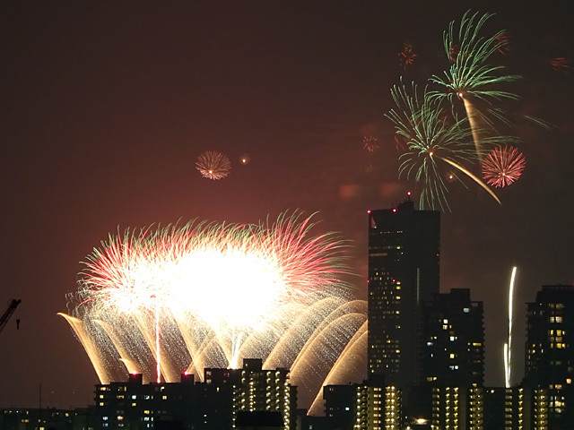 Makuhari Beach FIreworks Festa