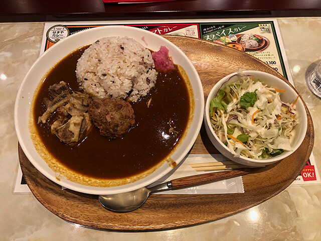 Slow-Cooked Beef Curry with Hamburg Steak and 10-Grain Rice