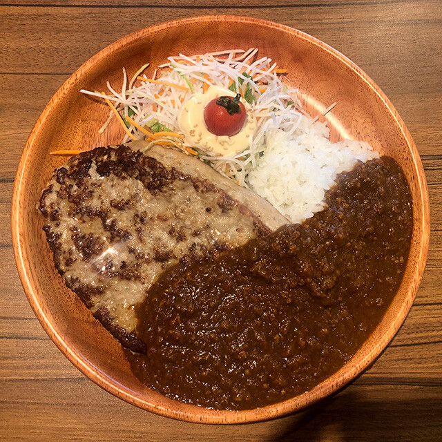 Gulliver Curry Burg Dish with Extra Dish Salad