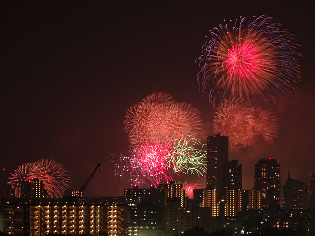 Makuhari Beach FIreworks Festa