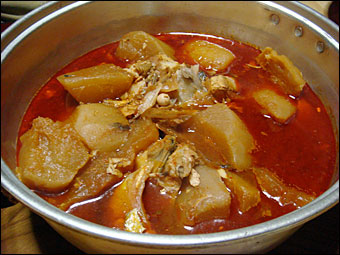 Boiled Radish with Red Pepper