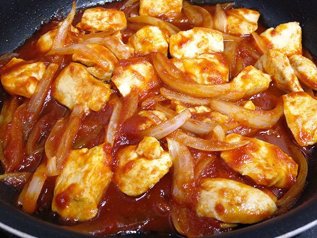 Stewed Chicken and Onion with Ketchup Sauce