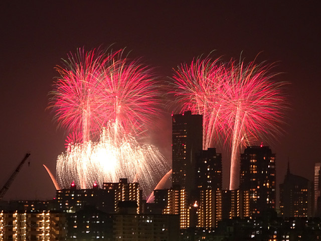 Makuhari Beach FIreworks Festa