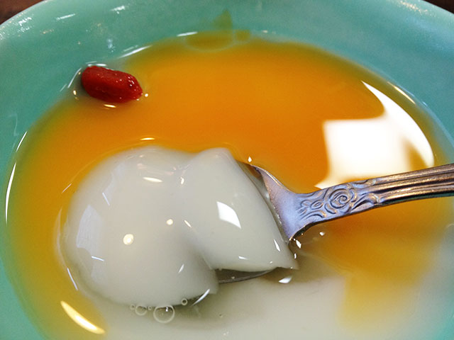 Almond Jelly with Hot Sesame Oil