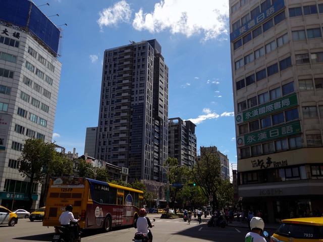 南京西路と中山北路二段の交差点 7_edit