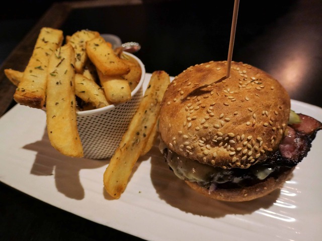 Wagyu Wunder & Famous Grill'd Chips 1_edit