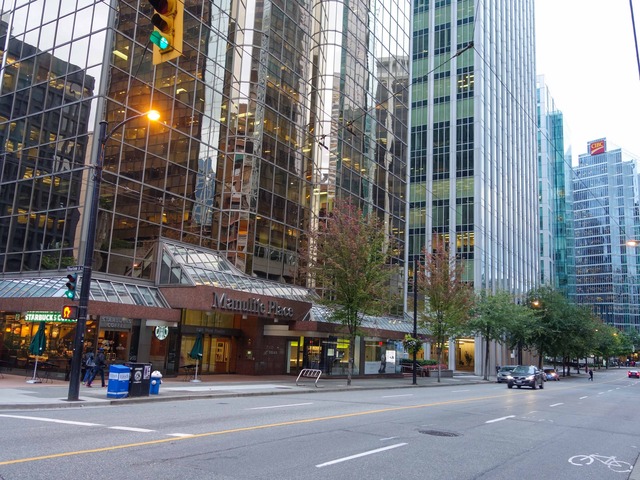 Thurlow St と Pender St の交差点 1_edit