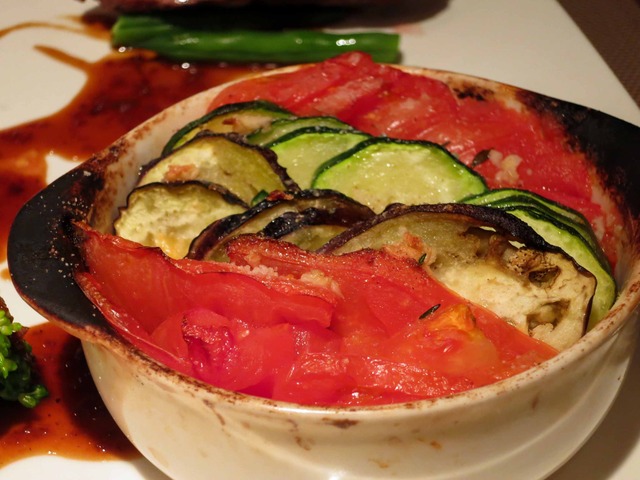 ビュルゴー家シャラン鴨胸肉のロースト,野菜のココット焼き 4_edit
