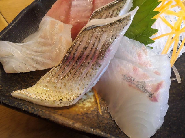 朝獲れ地魚3点盛り 3_edit