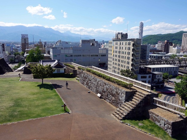天守台から甲府市街を望む 3_edit