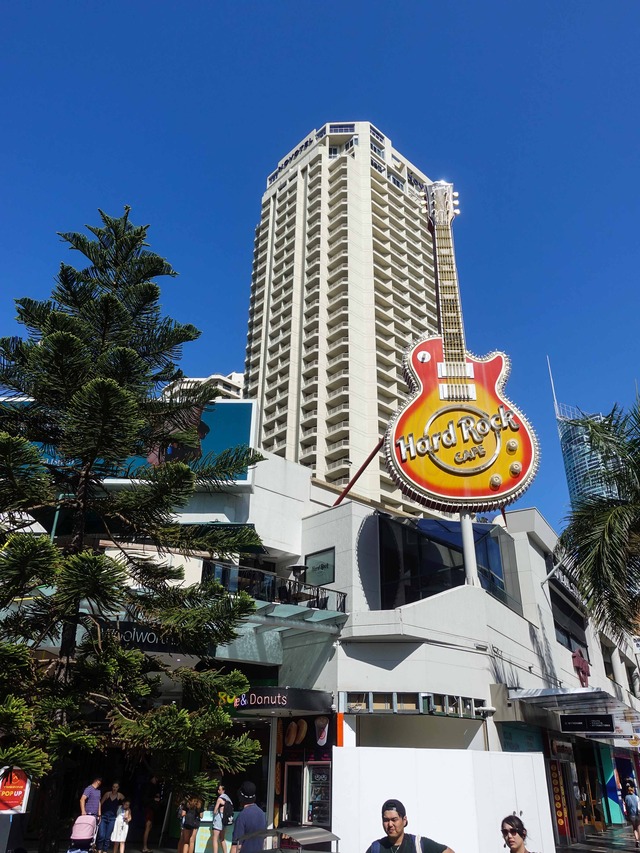 Surfers Paradise Blvd と Cavill Ave の交差点_edit