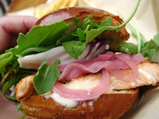 Grilled Salmon Burger 11_edit