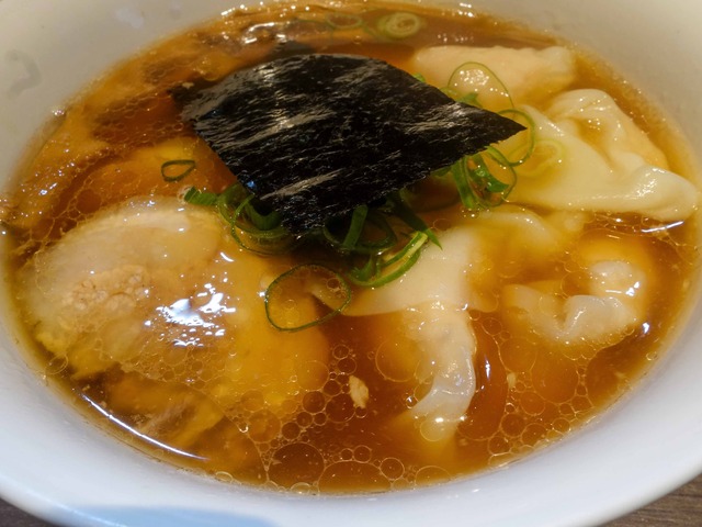 山水地鶏ワンタン醤油らぁ麺 2_edit