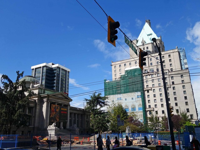 W Georgia St と Howe St の交差点 1_edit