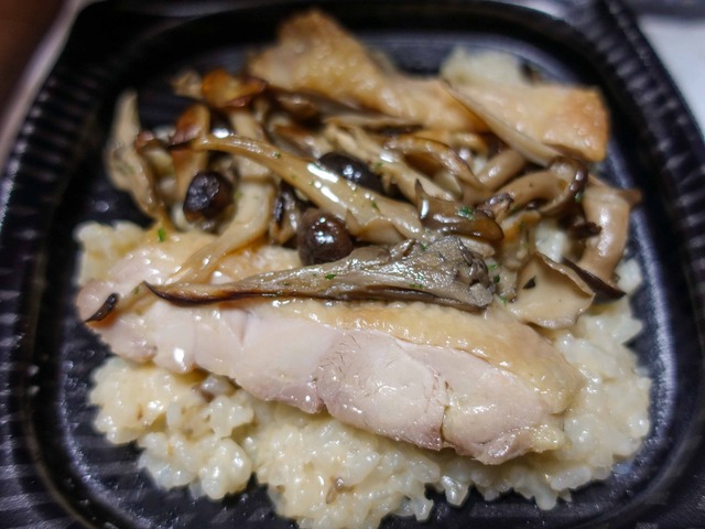 3 種きのこと鶏肉のリゾット,ポルチーニ風味 2_edit