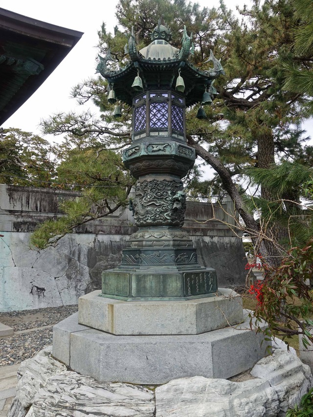 総門前の灯籠_edit