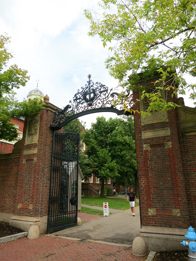Johnston Gate 1_ハーバード大学正門_edit 2