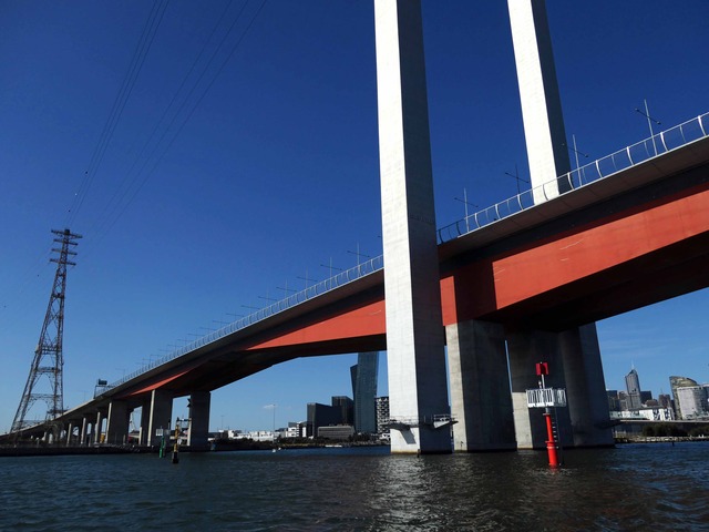 フェリーから Bolte Bridge を望む 2_edit
