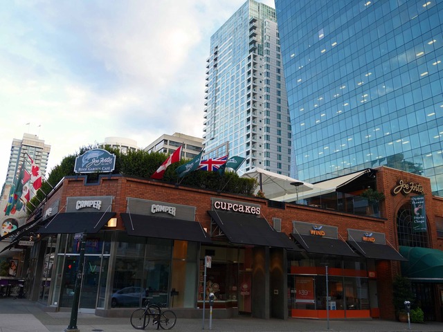 Robson St と Thurlow St の交差点 2_edit