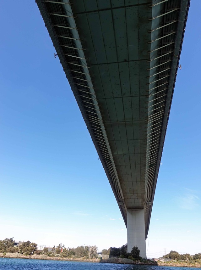 フェリーから West Gate Bridge を望む 5_edit