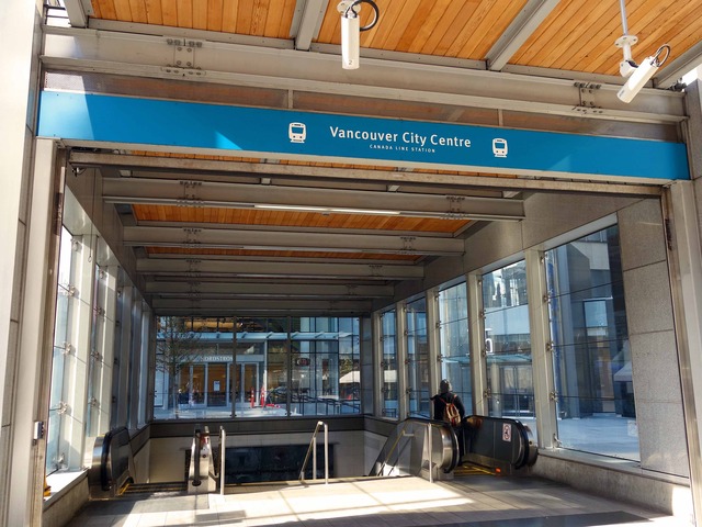 Vancouver City Centre 駅 9_edit