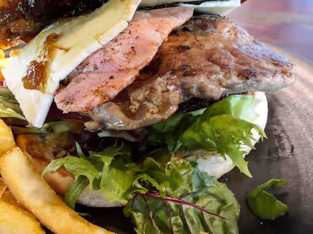 Rib Fillet Works Burger 5_edit