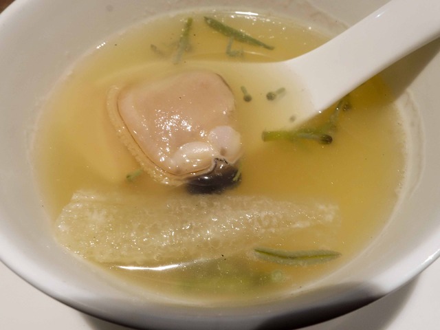 ハマグリ，キヌガサ茸，ジュンサイの上湯スープ 3_edit