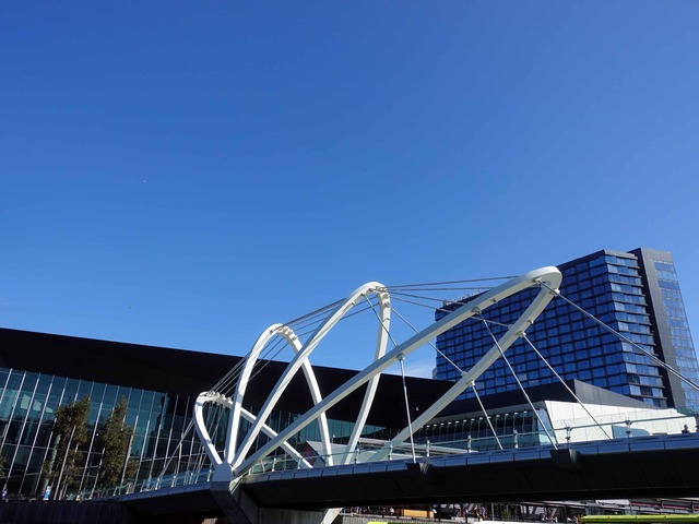 フェリーから Seafarers Bridge を望む 2_edit
