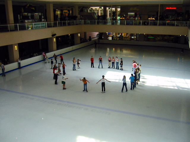 Lloyd Center 内_edit