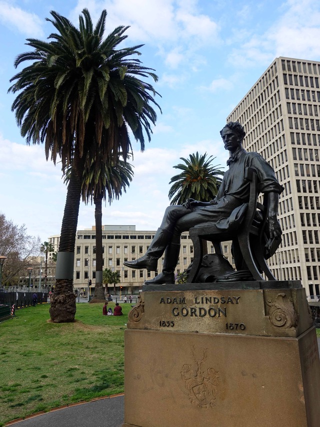 Adam Lindsay Gordon Statue_edit