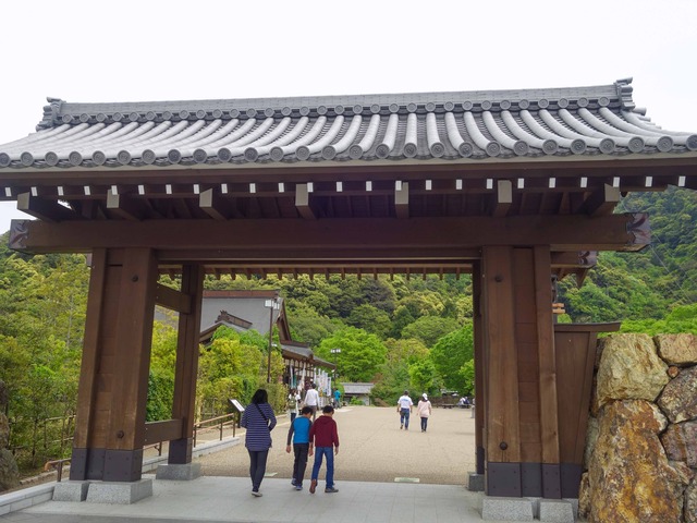 岐阜公園総合案内所の門 2_edit