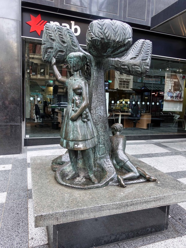 Collins St と Elizabeth St の交差点 5_edit
