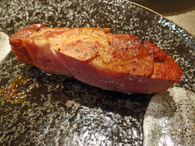 金華豚肩ロースの瞬間燻製,マディラ酒のソース 6_edit