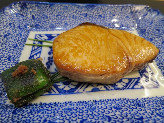 焼き物 2_氷見のブリ 万願寺トウガラシ添え_edit