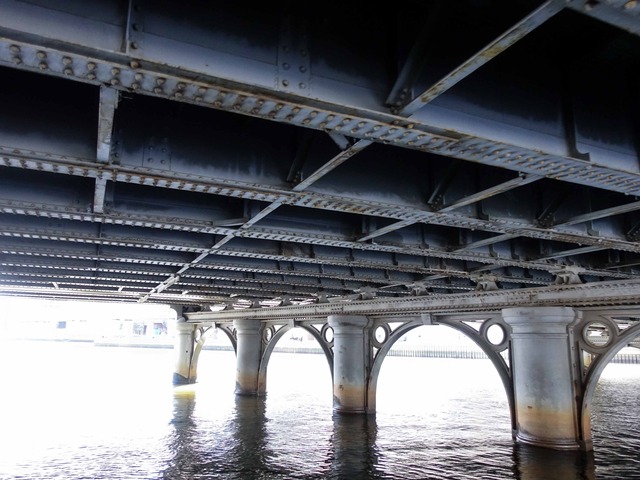 フェリーから Queens Bridge を望む 2_edit