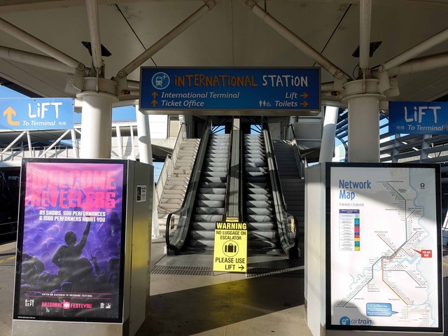 International Airport 駅 9_edit