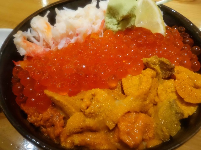 三色丼(タラバガニ,イクラ,ウニ) 1_edit