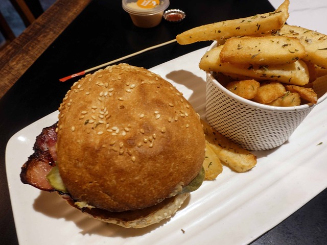 Wagyu Wunder & Famous Grill'd Chips 3_edit