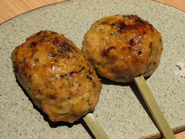 鶏つくねの炭火焼き,生卵黄付 2_edit