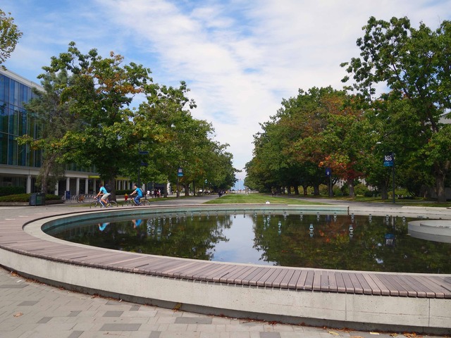 University Blvd と Main Mall の交差点 2_edit