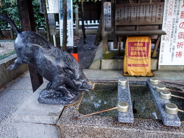 霊猪手水舎 2_edit